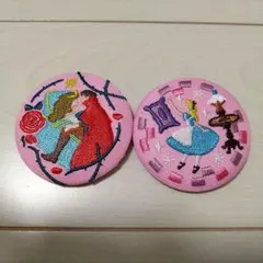Disneyディズニー刺繍缶バッジ　不思議の国のアリス　眠れる森の美女2個セット