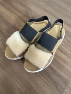 UGGサンダル　22.5㎝のサムネイル