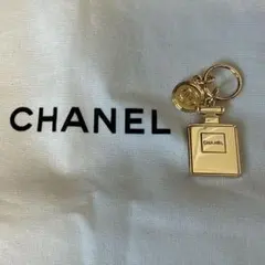 CHANEL シャネル ボトルロゴ チャーム ホリデー限定