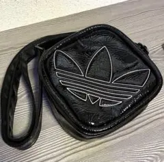 adidas ブラック ショルダーバッグ