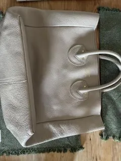 YOUNG&OLSEN エンボスドレザートート　M ベージュのサムネイル