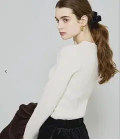 【新品未使用】coca 極上ニットクルーネック アイボリー Mサイズ