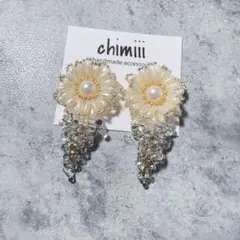 No.775 フラワー　ビーズ刺繍　つぶつぶ　ピアス　イヤリング