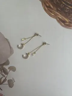 月型ストーン付きロングピアス