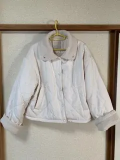 ホワイト キルティングジャケット ボア襟