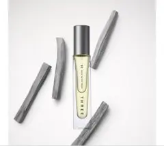 THREE エッセンシャルセンツ R 10mL オードトワレ　香水　スリー　02のサムネイル
