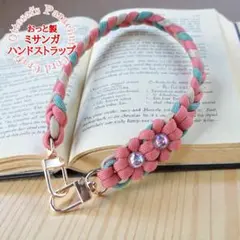 No.303【◇手元に花咲くハンドストラップ◆オーロラビーズの煌めき₊✼୭*