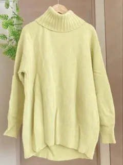 【グリーンレーベルリラクシング】カシミヤ混　タートルニット　ライムグリーン