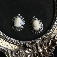 ヴィンテージガラス ブルー レディカメオのアンティークシルバーペンダントトップ