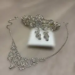 ブライダルアクセサリーセット（ネックレス・ティアラ・ピアス）
