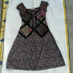 ローズバッド ワンピース 黒×花柄