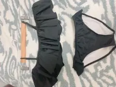 海外旅行にも　今期ビキニブラック　定番人気黒フリル美品