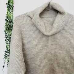 【極美品】ジーユー タートルネック ニットトップス セーター S 秋冬 スリット