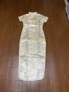 クリーム色のチャイナドレス