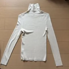 アイボリー タートルネック ニット