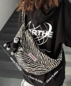 【新品】ゼブラ柄 クロスボディバッグ キャンバス 大容量