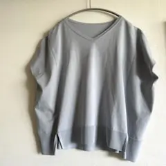 KEYUKA スモーキーブルー　カットソー　Vネック