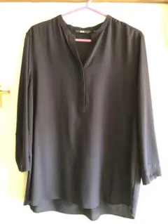 ユニクロ　七分袖　ネイビー　シャツ　ブラウス