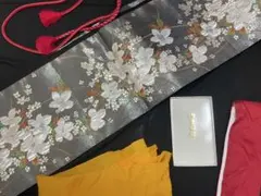 振袖の帯、重ね襟、帯締め、帯揚げセット