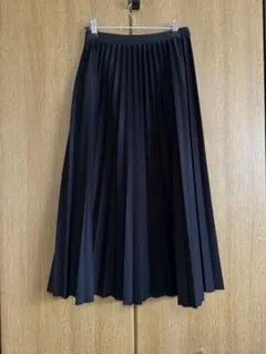 黒のプリーツスカート