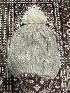 ニット帽　ポンポン付き