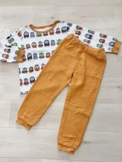 ユニクロ キルトパジャマ トーマス オレンジ 110