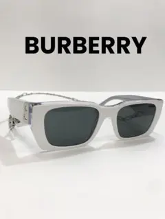BURBERRY POPPY チェーン付きサングラス 81260705R02Sのサムネイル