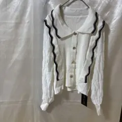 新品・タグ付き　襟のデザイン　袖の切替　黒のアクセントがカワイイ　長袖ニット