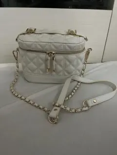 ホワイト キルティング ショルダーバッグ