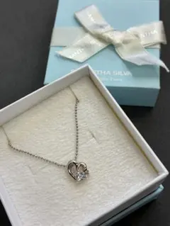 Samantha Silva ハート型ネックレス