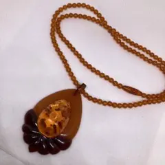 ☆天然☆ 天然アンバー 琥珀 べっ甲 シルバー細工象人物ペンダント ☆天然☆ 天然アンバー 琥珀 べっ甲 シルバー細工象人物ペンダント