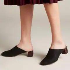 Clarks クラークス ブラック ヌバックミュール サンダルのサムネイル
