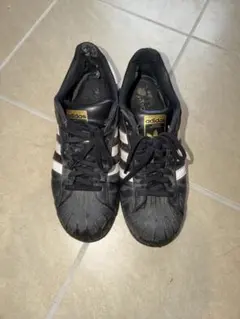 adidas スニーカー スーパースター ブラック 黒 ゴールドロゴ ダメージ有