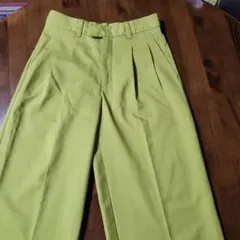 GUライムグリーン プリーツスラックス
