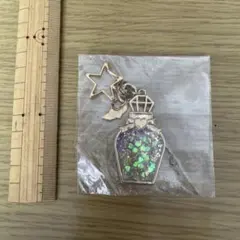 グリッター瓶型チャーム 星型付き