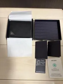 PRADA サフィアーノトライアングル 財布「お値下げ」