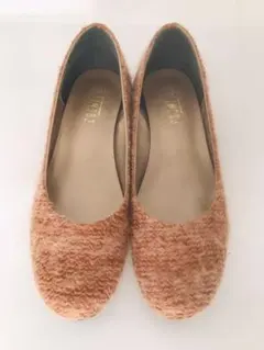 パンプス　オレンジ　起毛素材　ビジューヒール