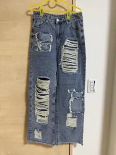 ダメージジーンズ