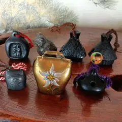 民芸品縁起物 クマ除け鈴 金属製茅葺きの家・こけし鈴・道祖神等きれいな音色ベル