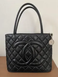 美品CHANEL 復刻トート キャビアスキン ブラックのサムネイル