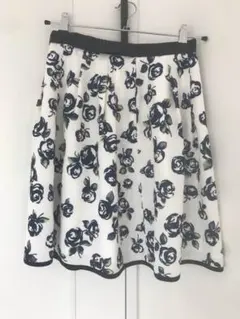 Apuweiser-riche 花柄スカート