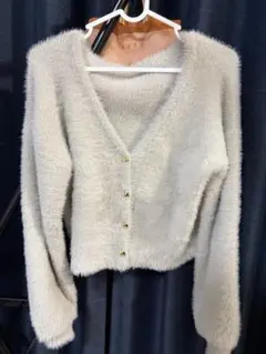 ピンクベージュ　Vネック カーディガン　グレイル　GRL ニット