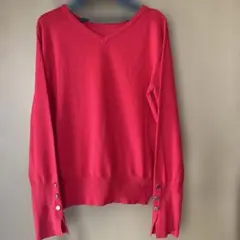 AZUL 赤 Vネックニット ボタン付き袖