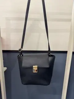 ブラック合成皮革ショルダーバッグ