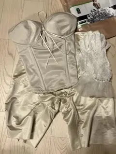 クリーム色 サテン コルセットスタイル ブライダルインナー 付属 レース手袋