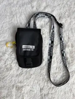 adidas ロゴ入りショルダーバッグ 黒　スマホ小物