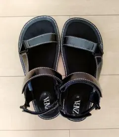 【美品】ZARA ブラック フラットサンダル　エナメルサンダル 37