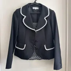 黒ジャケットとポルカドットスカートセット