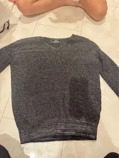 ラメ入り黒系Vネック長袖ニット