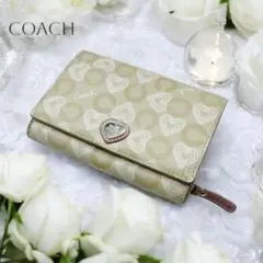 コンパクト【COACH】コーチ　二つ折り大容量✨財布　ハーツベージュがキュート♡